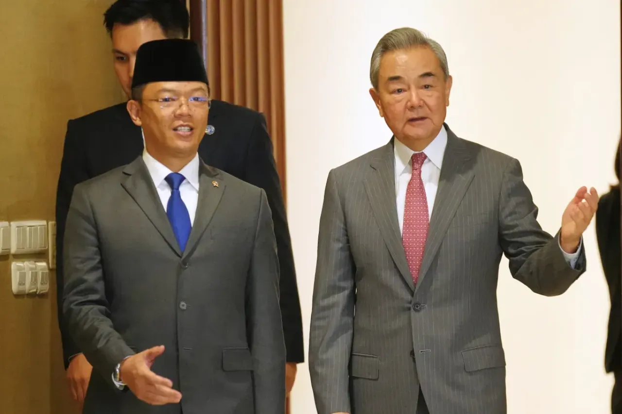 Indonesia dan Tiongkok Resmikan Kesepakatan Strategis Sektor Pertahanan dan Energi — News